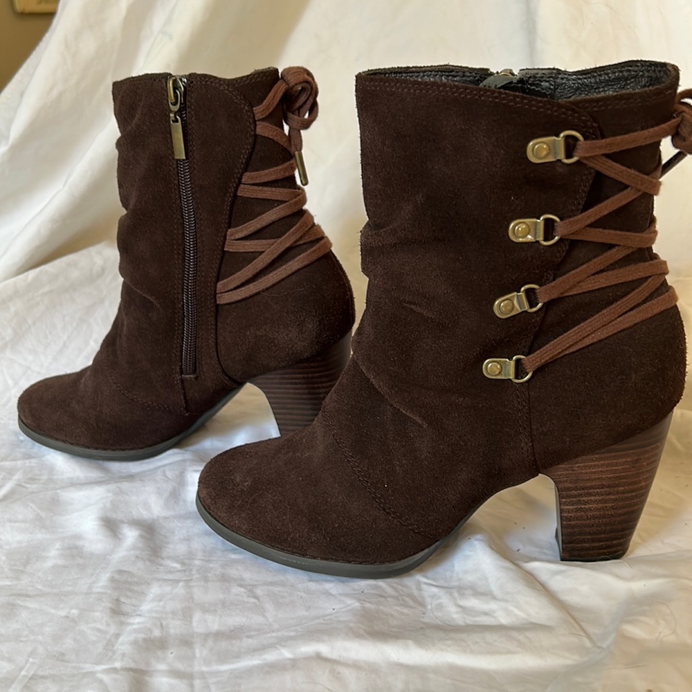 Clark’s Artisan, Brown Suede Leather Boots, worn once, cute & comfortable